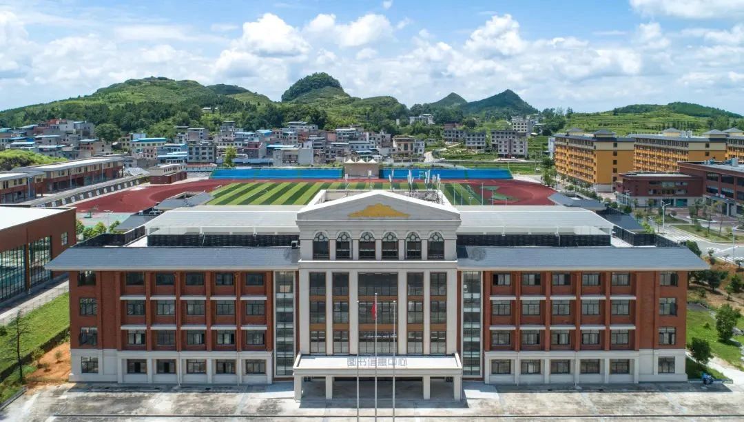 DeepSeek通知你，报读贵州铜仁数据职业学院的10大优势！